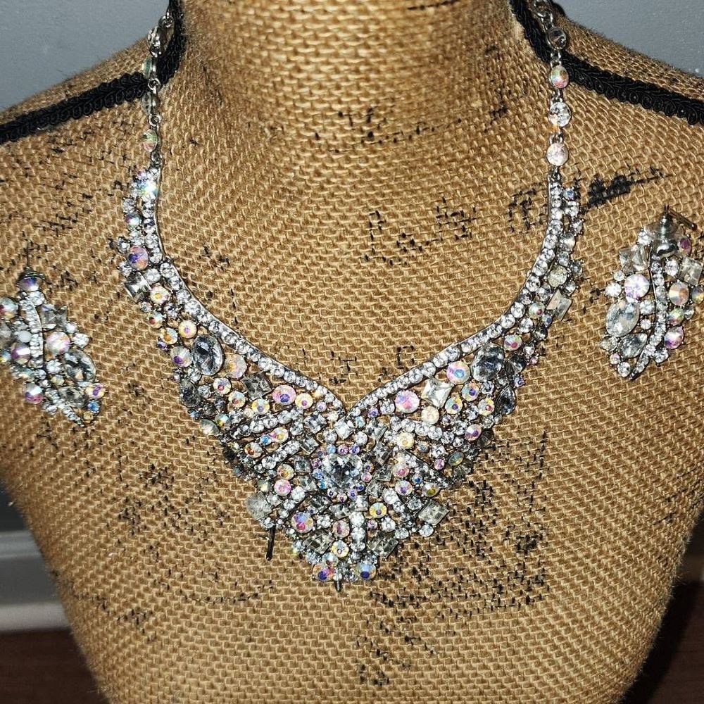 Ornate costume jewelry set 